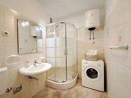 Maja - Free Wifi - A1