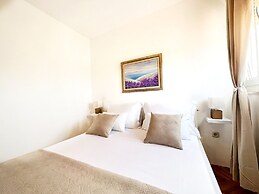 Maja - Free Wifi - A1