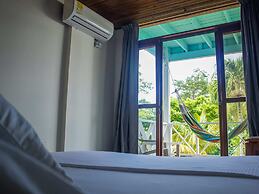 South West Bay Cabañas