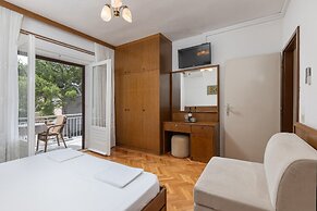 Matija - 120m to the Beach - R1