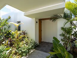 POOL VILLA KOURIJIMA by COLDIO