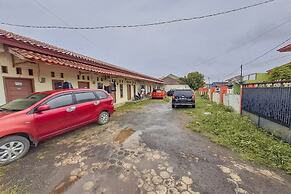 OYO Life 93590 Penginapan Palapa 10 Syariah