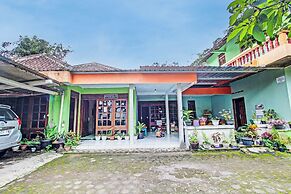 SPOT ON 93592 Pondok Backpackers Ardafa JogjaNearBlue Lagoon Jogja