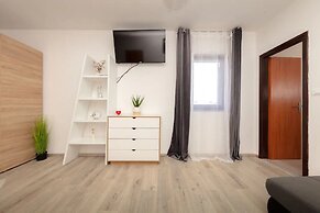 Berto - With Pool - H