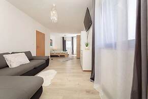 Berto - With Pool - H