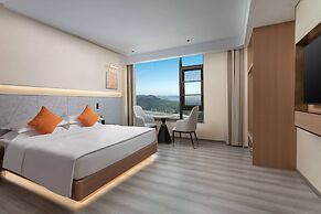 Hawthorn by Wyndham Honghe Mile Hot Spring