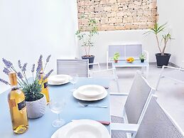 Elise Apartments