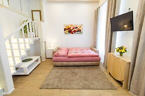 Bonne Chance Apartments