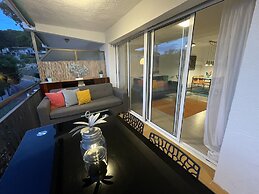 Your Retro Beach Front Hideaway in Salou
