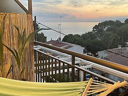 Your Retro Beach Front Hideaway in Salou