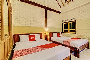 OYO Homes 93598 Omah Baturan Syariah