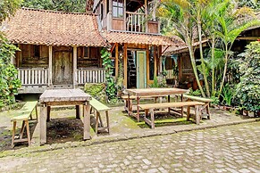 OYO Homes 93598 Omah Baturan Syariah