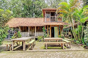 OYO Homes 93598 Omah Baturan Syariah