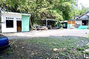 OYO Homes 93599 Homestay Bambu Oerip Syariah