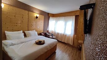 Hotel Fifth Season - Pahalgam