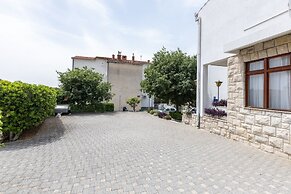 Matija - 120m to the Beach - R4