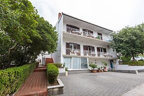 Matija - 120m to the Beach - R4