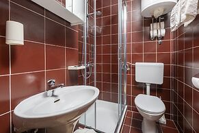 Matija - 120m to the Beach - R4