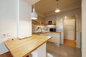 Sunny & Bright Duplex by Vacationy