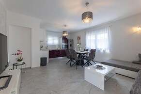 Nick - Jacuzzi & Seaview - A1