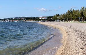 Kate - Free Parking - A1 Natko