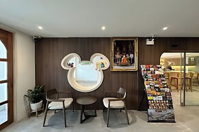 Zhennan Teabar Hotel