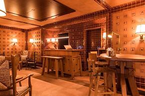 Brach Madrid - Evok Collection