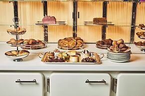 Brach Madrid - Evok Collection