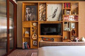 Brach Madrid - Evok Collection