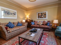 11a Market Cross Place