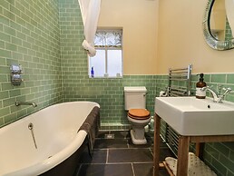 11a Market Cross Place