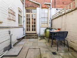 11a Market Cross Place