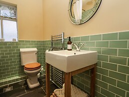 11a Market Cross Place