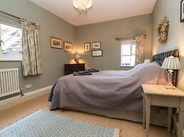 11a Market Cross Place