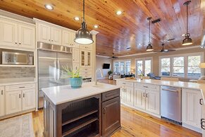 Blackwater Bay Hideaway by Avantstay Waterfront, Pool, Dock, Hot Tub