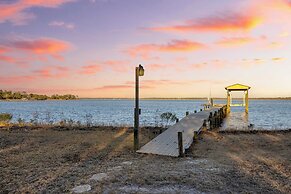 Blackwater Bay Hideaway by Avantstay Waterfront, Pool, Dock, Hot Tub