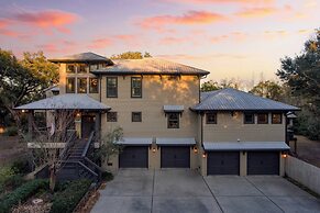 Blackwater Bay Hideaway by Avantstay Waterfront, Pool, Dock, Hot Tub