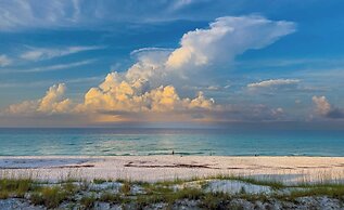 Amalfi Breeze by Avantstay Walk to the Beach, Luxe Design