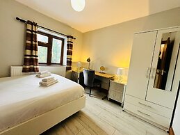 Spacious 6 Bed House in Wembley