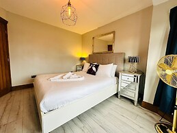 Spacious 6 Bed House in Wembley