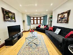 Spacious 6 Bed House in Wembley