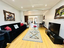 Spacious 6 Bed House in Wembley