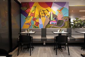 Hotel ByHours Las Americas