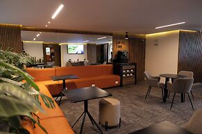 Hotel ByHours Las Americas