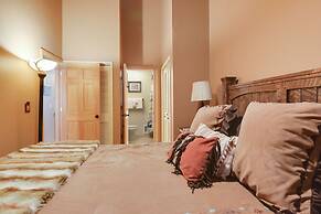 North Lake Tahoe Alpine Retreat 5 Min to Skiing!