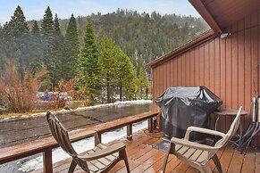 North Lake Tahoe Alpine Retreat 5 Min to Skiing!