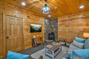 Misty Creek Cabin Private 3 BDR w/ Game Room!