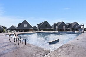 Rocky Shores Retreat - Indoor Pool Open