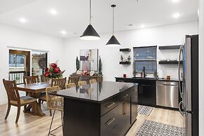 Rocky Shores Retreat - Indoor Pool Open