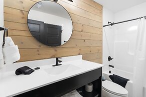 Rocky Shores Retreat - Indoor Pool Open